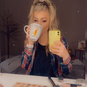 Meet your Posher, Maryann nicole